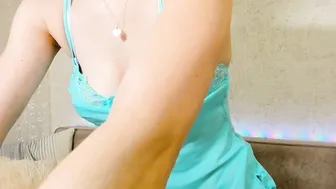 sweet_silvia Attractive bitch fucks her cap