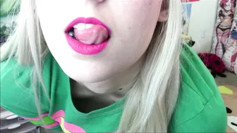 XfuukaX Gorgeous slut shows beautiful tits