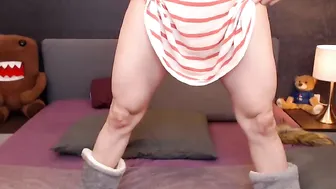 nikkisweetie Petite brunette babe sucking dildo