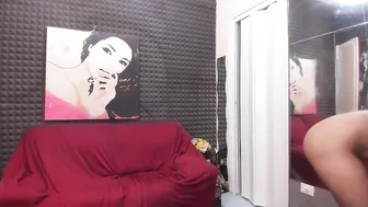 twerkingbaby Sexy krala exposes its charms