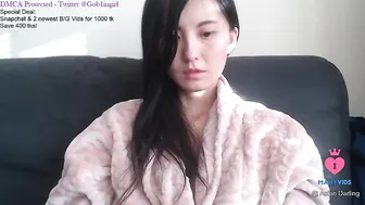 goblingirl Bombovskaya kurva with big forms is rubbing her shaved pussy
