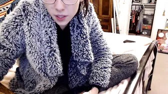 pr3ttyp1nkpussy Naughty babe caresses hairy cunt