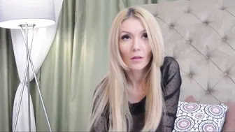 fallingangel Pretty slut jerks both holes.