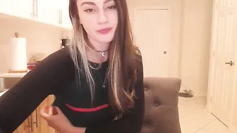 Tulip_Xx pounding her pussy