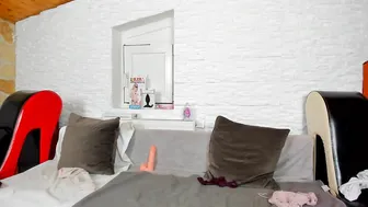 dariashy Attractive lady bares boobs