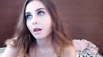 sweetjui1ce shows boobs