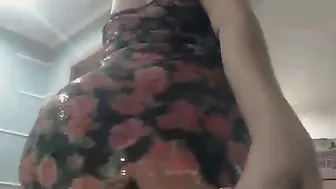 Alinn1 Female in stockings rubs her clit with fingers