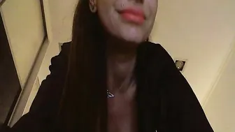 MissButterfly The shrewd slut masturbates pussy with a phallus