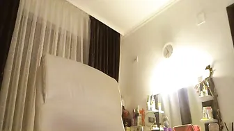 MissButterfly The shrewd slut masturbates pussy with a phallus