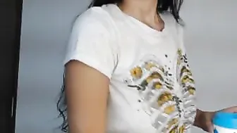 Kathya Pretty lady puts on juicy vagina