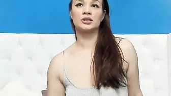 DaliyaArabian Mature model caresses nipples and cunt