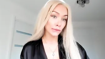 Blond_Cat Sweet bitch masturbating