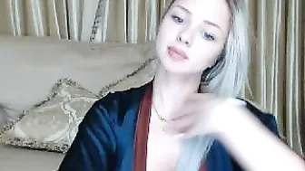 PureDoll showed juicy buns