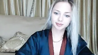 PureDoll showed juicy buns