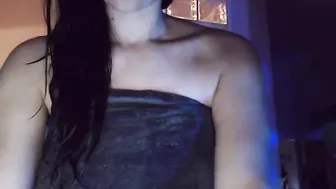 nikkieliot Fat chick fucks cunt with phallus