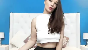 DaliyaArabian Cute women lick nipples