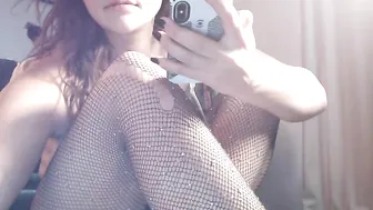 NikkiEliot Redhead babe exposes her delicious shape