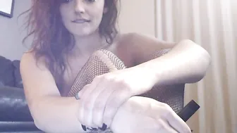 NikkiEliot Redhead babe exposes her delicious shape