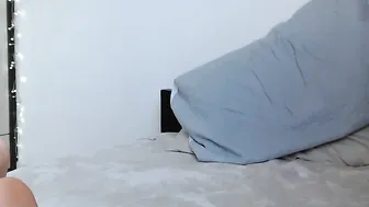 alissonr The charming bitch fucks both holes