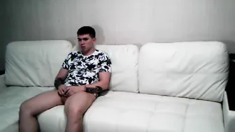 Gilbertlolov A nice babe kneads her cunt