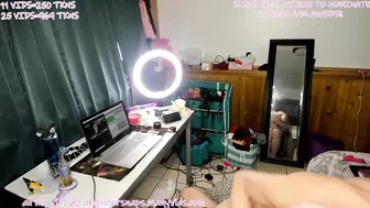 akgingersnaps Juicy slut masturbates pussy