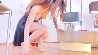 aariana4u Busty Babe Masturbates Cunt