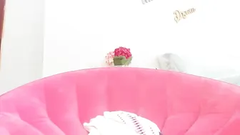 bsjuliana Busty bitch caresses shaved cunt