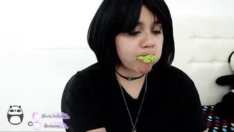 nicolle_bunny Busty chick fucks herself with a dildo