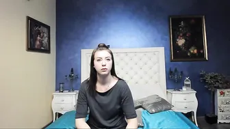 emesse Buxom fucks pussy with phallus