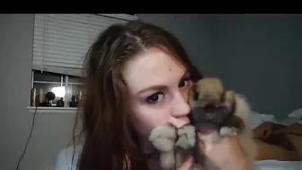 uncutpeaches Cutie in stockings fingers squeezing pussy