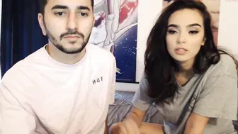 hentaihoneyxo Naked babe puts sisyadry