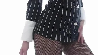 octaviamay pulls hand clit