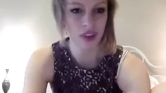 ediesharp Sweet chick fingers herself