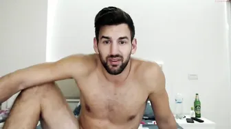 69watchuscum Great bitch wore a mask and fucks with a toy