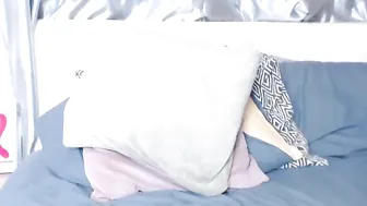 kim_morriss Cutie in stockings fingers squeezing pussy