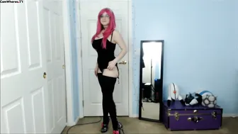 Sexy Kush Asshole queen caresses intimate places