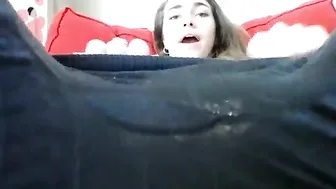 chroniclove To the cute chick rubs her clit