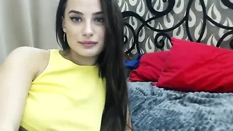 brandiloveee Thin slut masturbates pussy