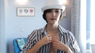 yana_lolita Hot bitch gently fucks sex toy