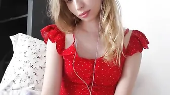 visceratio Pretty lady undresses in the kitchen