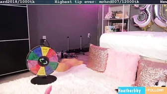 heatherbby9 Beautiful chick jerks off her cunt