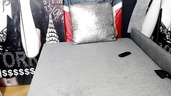 vany_love Busty chick fucks herself with a dildo