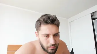 yeeesyeeesyeees Awesome bitch seduces with beautiful forms