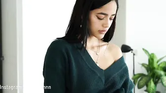 everlenn Delightful beauty fucks a shaved vagina