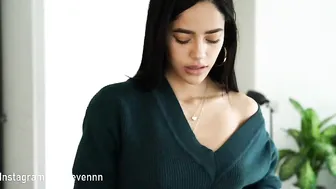 everlenn Delightful beauty fucks a shaved vagina