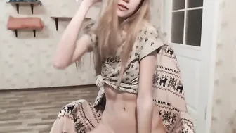 Ronny_ponny Sexy blonde hard jerks both holes