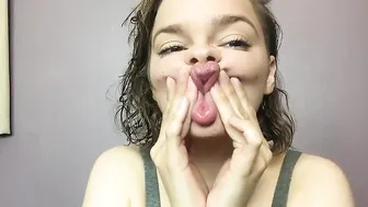 marymoody Sweet chick fingers herself