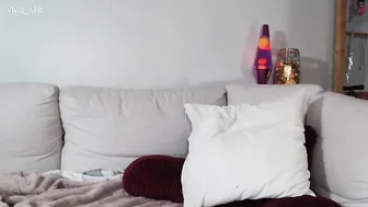 vivid_whit Hot lady passionately pulls pussy