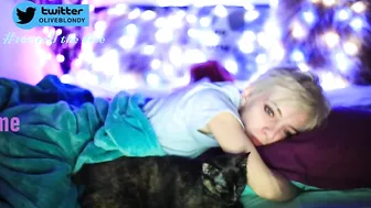 daddyspixxie Exquisite bitch gently jerks her pussy