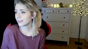 kimilee22 Slutty schoolgirl shows her boobs